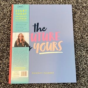 Rachel Hollis Priority Planner
